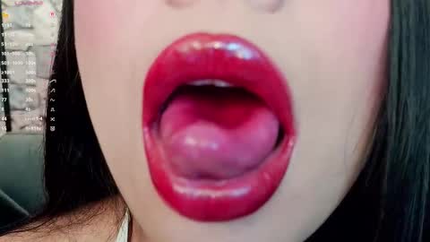 Mia online show from November 27, 8:27 pm