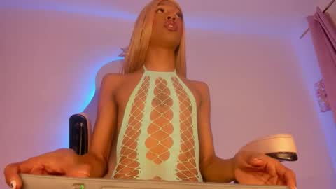 mia_royal online show from November 20, 11:46 pm