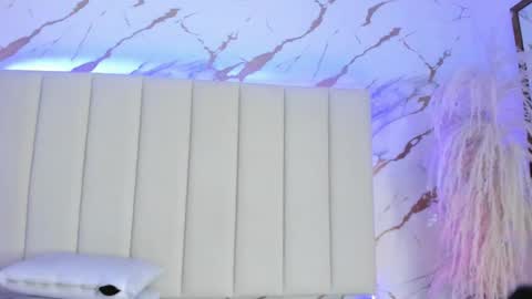 mia_serena_ online show from February 19, 10:31 pm