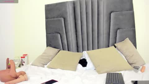 mia_smith_x online show from November 12, 9:39 pm