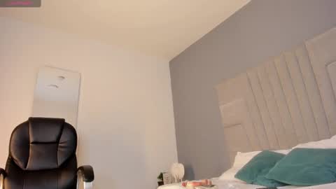 mia_smith_x online show from February 28, 11:12 pm