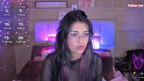 Mia online show from August 3, 9:04 am