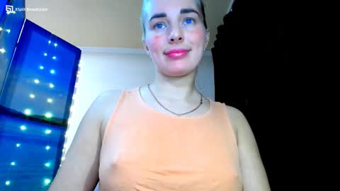 Mia. online show from December 10, 9:43 pm