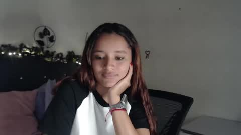 Snapshot of mia_sweetdc chatting on December 8, 9:19 pm mia_sweetdc online show from December 8, 9:19 pm