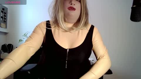 Mia the  Doll online show from December 21, 4:46 pm