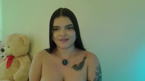 mia_thopsom online show from March 13, 5:49 pm