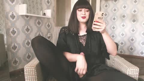 mia_wallase online show from April 8, 5:32 am