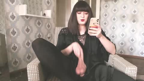 mia_wallase online show from April 18, 7:54 am