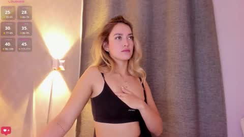 Mia White  online show from October 22, 1:24 pm