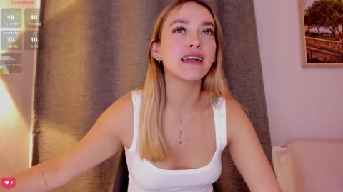 Mia White  online show from October 17, 1:48 pm