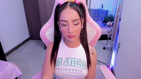 Snapshot of miaa_06 chatting on February 9, 4:04 am mia  nicolle online show from February 9, 4:04 am