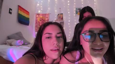 Snapshot of miaa_06 chatting on October 25, 12:33 am mia  nicolle online show from October 25, 12:33 am