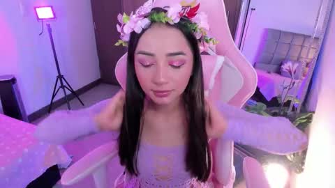 Snapshot of miaa_06 chatting on October 19, 1:32 am mia  nicolle online show from October 19, 1:32 am
