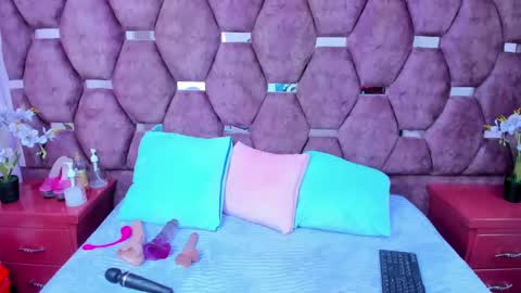 miaa_davis_ online show from October 21, 3:00 am