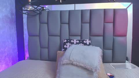 Mia online show from September 15, 12:06 pm