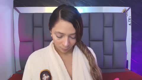 Mia online show from February 11, 12:20 pm