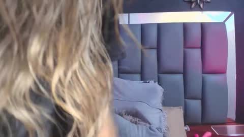 Mia online show from September 17, 12:08 pm