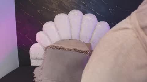 Mia online show from March 29, 12:18 pm