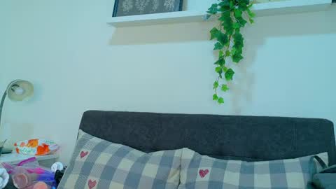 miaanderson__ online show from April 6, 1:12 pm