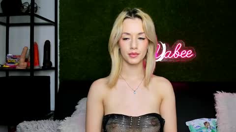 MiaBeeX online show from May 22, 7:31 pm
