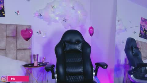 miablumm_ online show from March 19, 6:24 pm