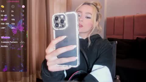 MiaCarper online show from April 11, 9:19 pm