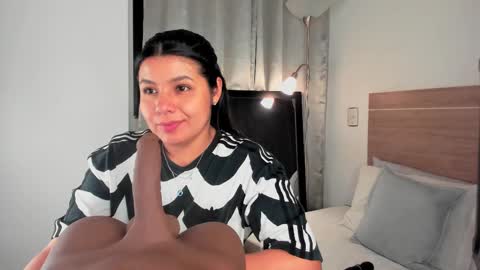 IG Yojanagomez  online show from March 7, 3:40 am