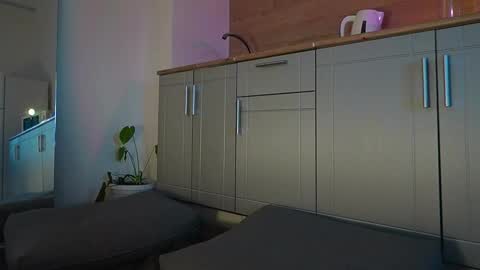 Mia online show from October 18, 2:21 pm