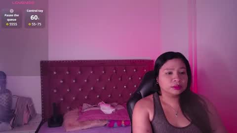 mia online show from May 26, 3:01 am