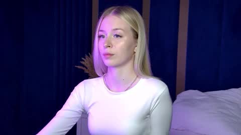 Mia online show from September 10, 5:58 pm