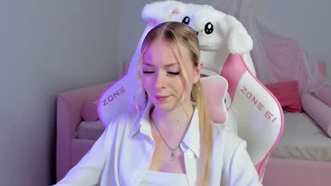 Mia online show from September 20, 6:00 pm