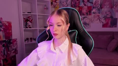 Mia online show from September 17, 5:27 pm