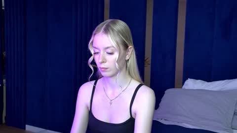 Mia online show from September 11, 6:09 pm