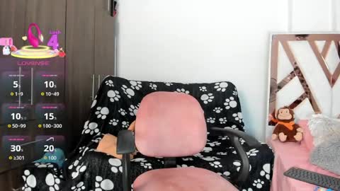 Mia online show from May 27, 5:32 pm
