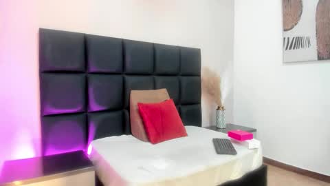 miahertz online show from February 3, 11:58 am