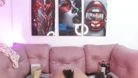 miahotcs online show from December 4, 2:38 pm