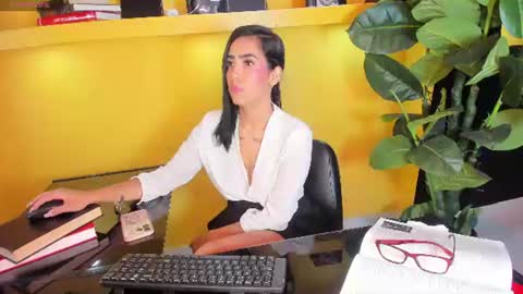 Mia online show from July 22, 8:33 pm