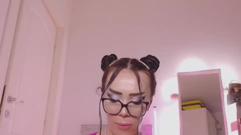 Mia online show from March 6, 11:48 pm