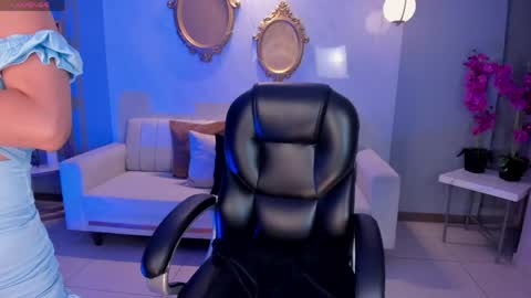 Call me Mia  online show from March 20, 8:03 pm