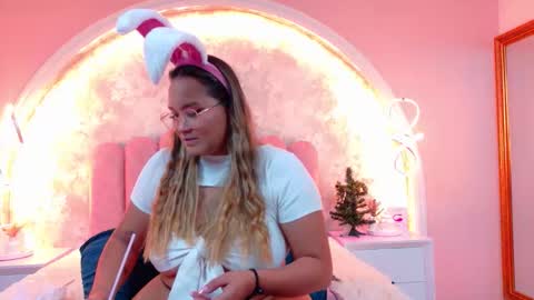 Mia online show from December 15, 4:30 am