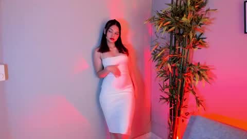 Mia online show from March 3, 7:07 pm