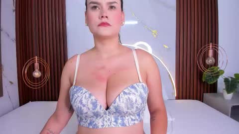 Mia  online show from October 28, 4:35 am