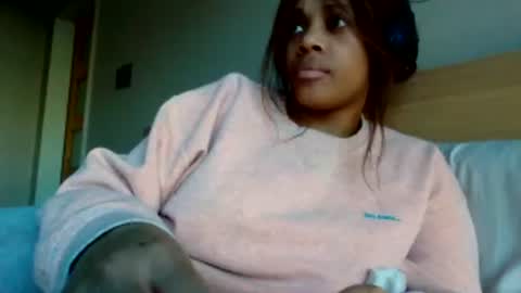 Snapshot of miamuffin8 chatting on December 13, 1:22 pm MiaMuffn online show from December 13, 1:22 pm