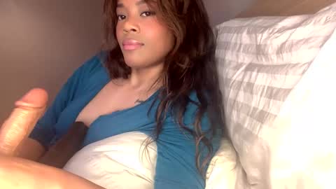 Snapshot of miamuffin8 chatting on December 12, 3:48 pm MiaMuffn online show from December 12, 3:48 pm