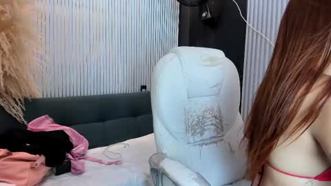 Mia online show from May 21, 10:05 pm