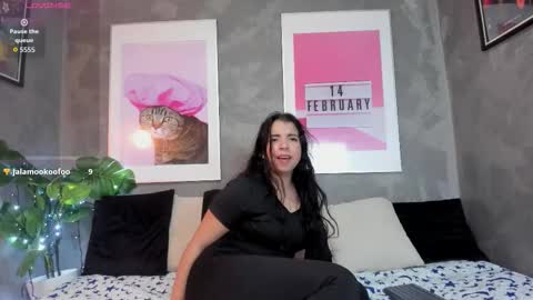 Mia online show from January 12, 8:05 pm