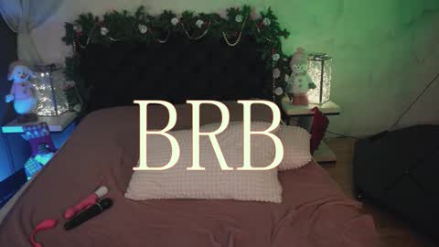 Mia online show from January 8, 3:29 pm