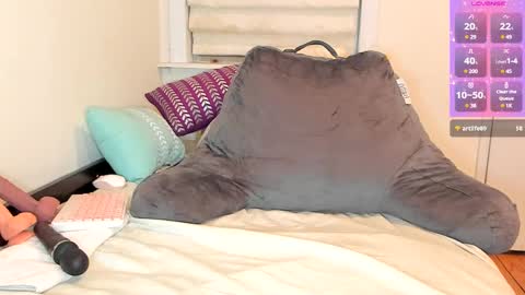 Mia  online show from February 13, 2:12 am