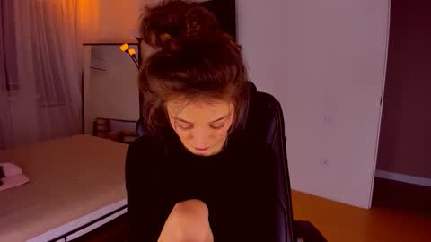 Mia online show from December 22, 7:09 pm