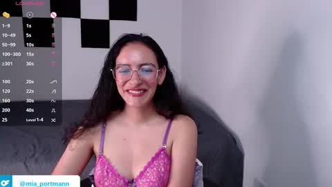 Snapshot of miaportman chatting on October 25, 2:50 pm MIAPORTMANN online show from October 25, 2:50 pm